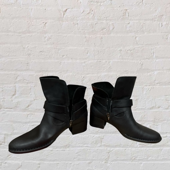 NWT UGG Black Elysian Block Heel Ankle Boot sz 8 - Picture 7 of 14